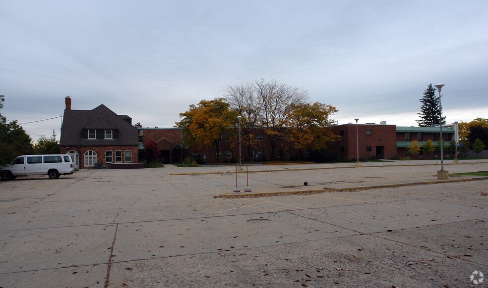 More Photos Of 6902 Chicago Rd, Warren Schools For Sale