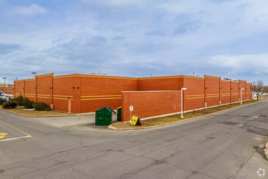 More Photos Of 1011-1195 BOUL St-Bruno, St-Bruno-de-Montarville Unknown For Lease