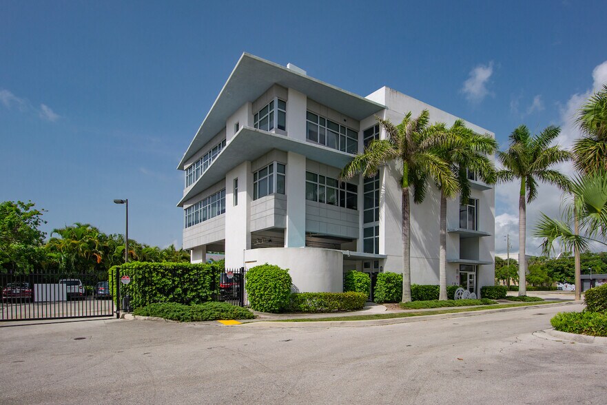 More Photos Of 3330 S Federal Hwy, Boynton Beach Medical For Lease