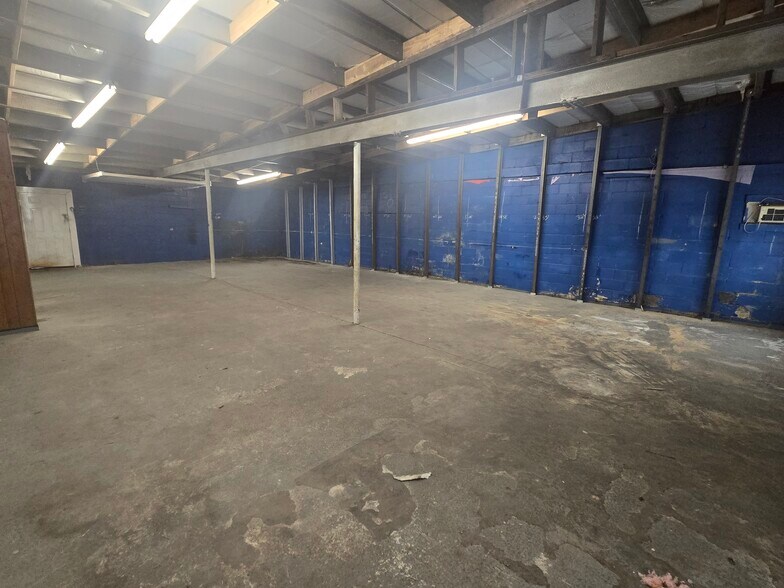 More Photos Of 124 W Winchester St, Gallatin Light Manufacturing For Lease