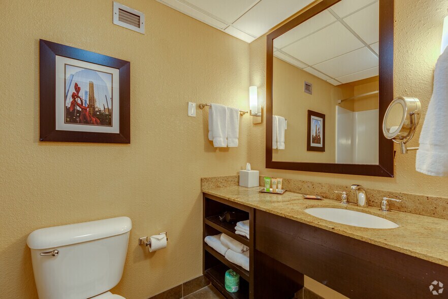 More Photos Of 2101 S Meridian Ave, Oklahoma City Hotel For Sale