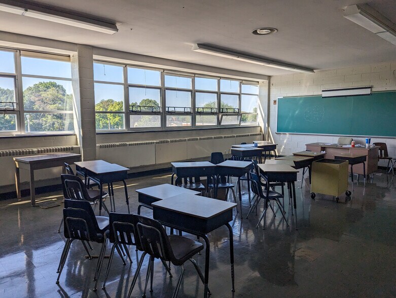 More Photos Of 350 Georgetown Rd, Carneys Point Schools For Lease
