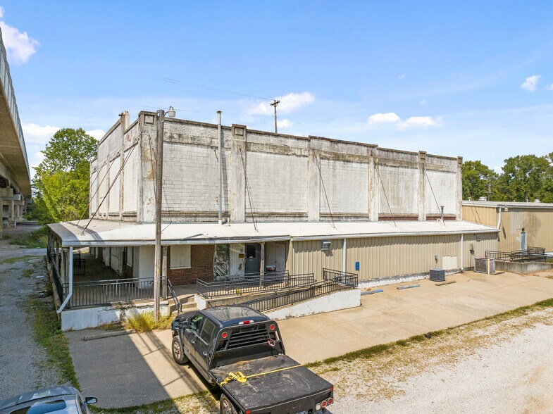 More Photos Of 713 E Austin Blvd, Nevada Warehouse For Lease