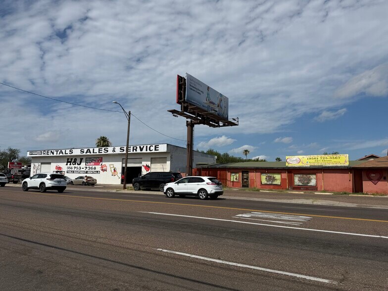 More Photos Of 1117-1119 Bustamante St, Laredo General Retail For Sale