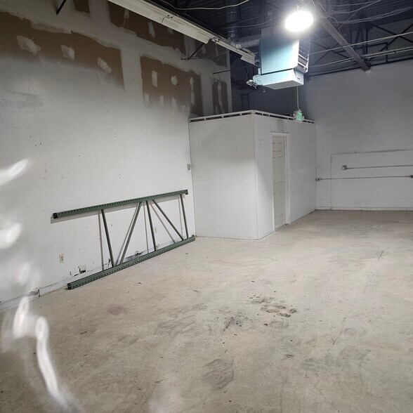 More Photos Of 1031 Cromwell Bridge Rd, Towson Flex For Lease