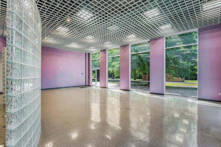 More Photos Of 7345 Goodlett Farms Pky, Cordova Office For Sale