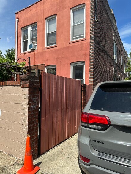 More Photos Of 96 Cypress Ct, Brooklyn Apartments For Sale