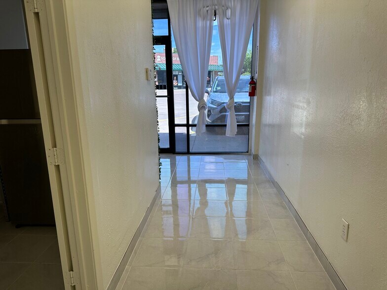 More Photos Of 5747-5757 Samuell Blvd, Dallas Unknown For Lease