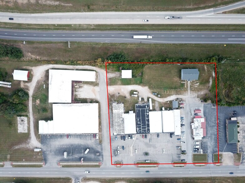 Primary Photo Of 208 Old Route 66, Saint Robert Freestanding For Sale