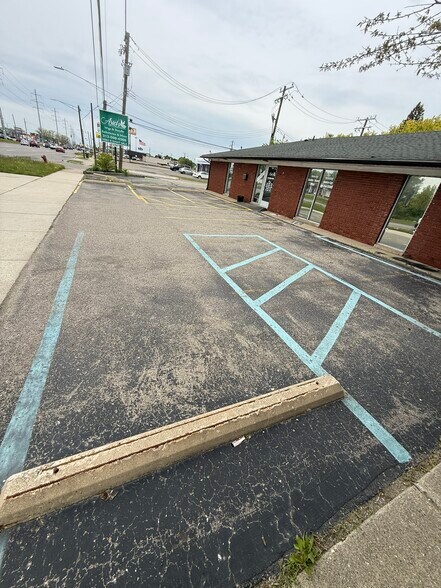 More Photos Of 15301 E 8 Mile Rd, Eastpointe Medical For Lease