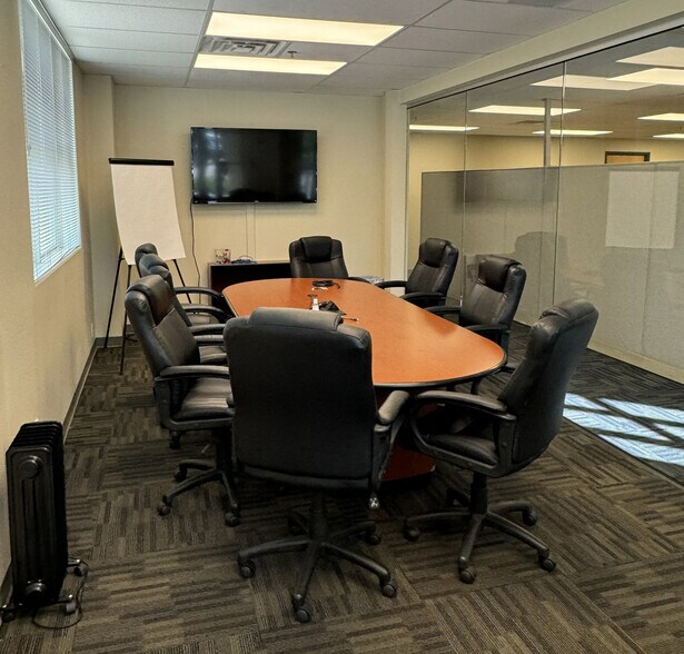 More Photos Of 567-599 W 66th St, Loveland Light Distribution For Lease