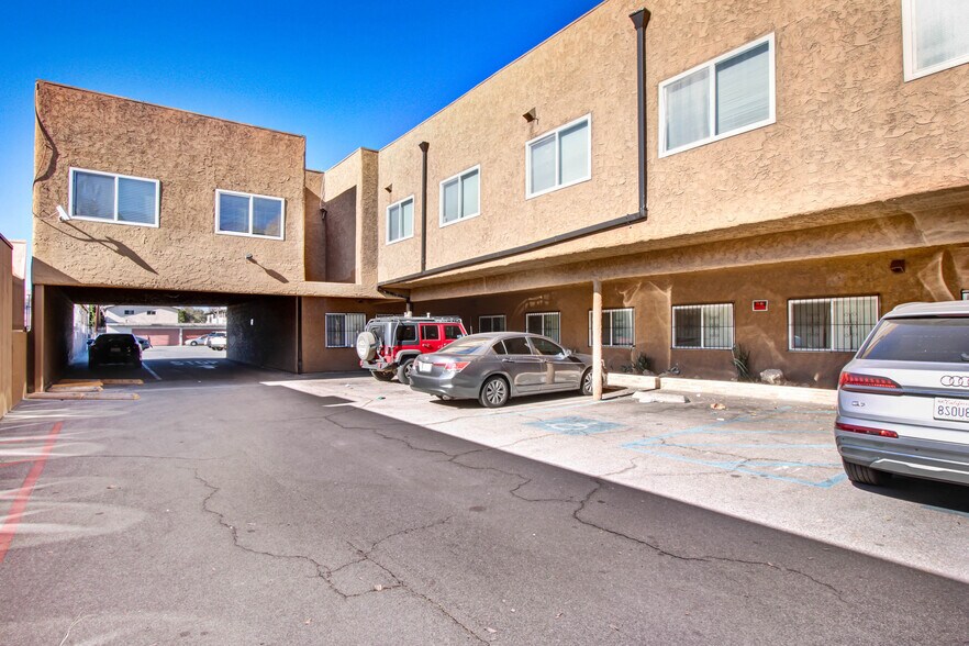 More Photos Of 8345 Reseda Blvd, Northridge Medical For Lease