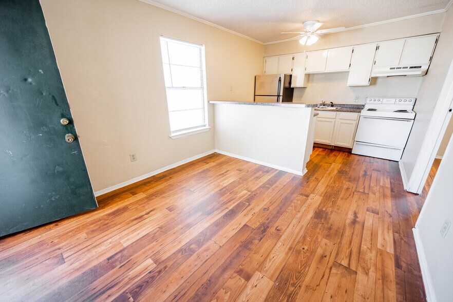 More Photos Of 5111 Interstate 35 N, Waco Apartments For Sale