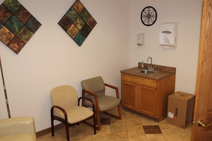 More Photos Of 215 Grove City Rd, Slippery Rock Medical For Sale