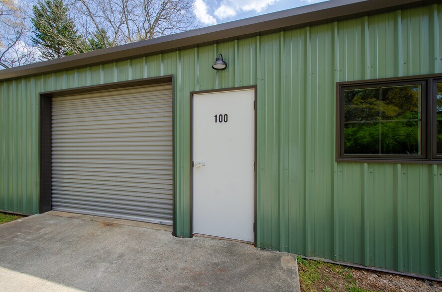 More Photos Of 100 Candler St, Villa Rica Flex For Lease