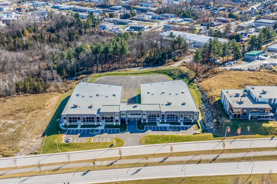 More Photos Of 4590-4592 Boul De Portland, Sherbrooke Food Processing For Lease