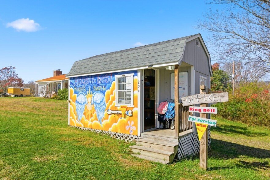 More Photos Of 204 Douglas Ln, Pearisburg Hospitality For Sale