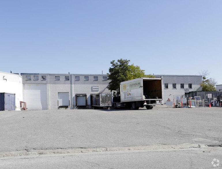 More Photos Of 25 Lorena St, Barrie Warehouse For Lease