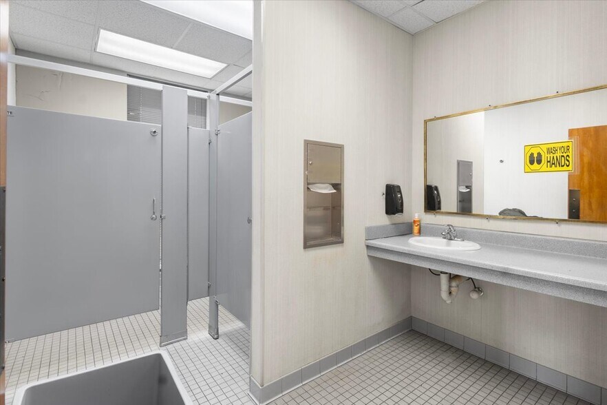 More Photos Of 9846 State Highway 31 E, Tyler Medical For Sale