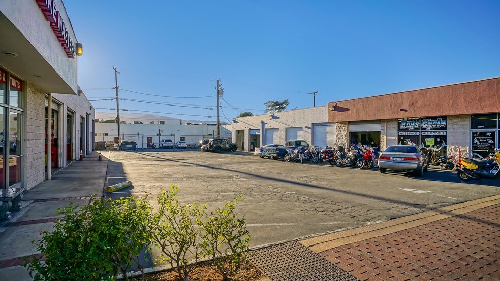 More Photos Of 24421 Main St, Santa Clarita Freestanding For Lease