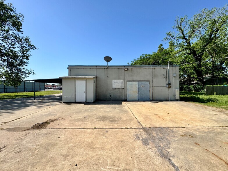 More Photos Of 420 W Dakota Ave, Chickasha Office For Sale