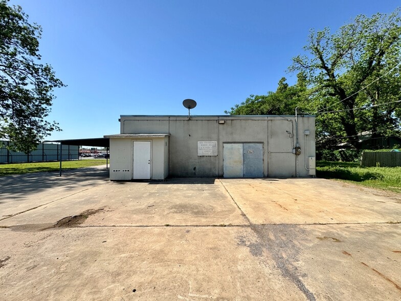 More Photos Of 420 W Dakota Ave, Chickasha Office For Sale