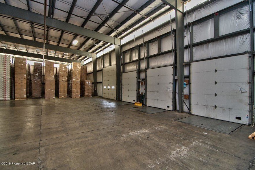 More Photos Of 220 Oak Hill Rd, Mountain Top Distribution For Sale