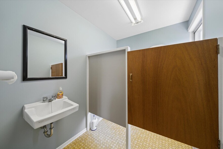 More Photos Of 21 Ann St, Brock Office For Sale