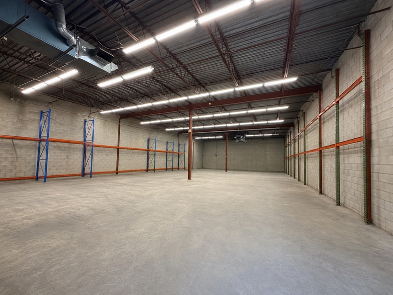 More Photos Of 280 Mishawum Rd, Woburn Warehouse For Lease