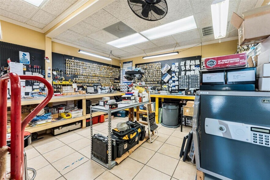 More Photos Of 18-20 E Plant St, Winter Garden General Retail For Sale