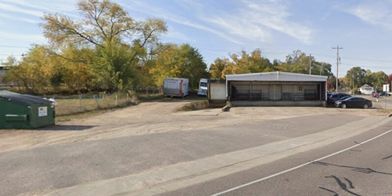 More Photos Of 110 E Haertel St, Portage Light Distribution For Sale