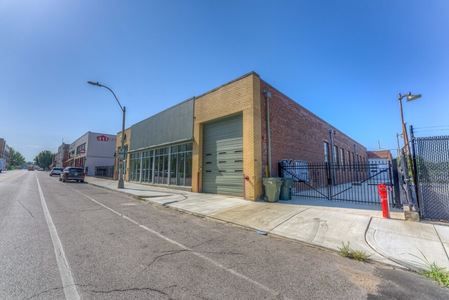 More Photos Of 405 Monroe Ave, Memphis Showroom For Sale