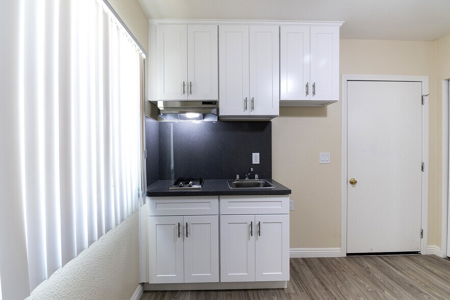 More Photos Of 1930 S Oxford Ave, Los Angeles Apartments For Sale