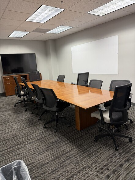 More Photos Of 2151 River Plaza Dr, Sacramento Office For Lease