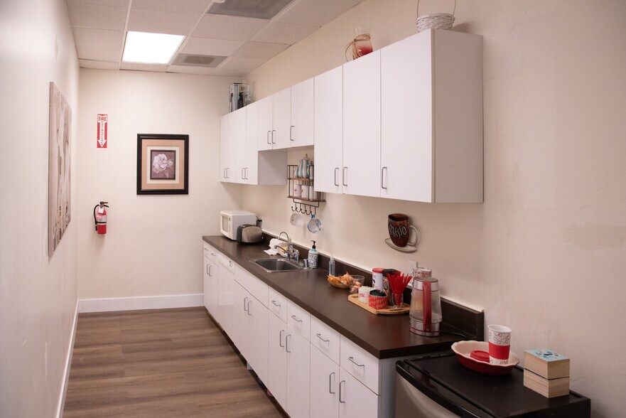 More Photos Of 1522 Brookhollow Dr, Santa Ana Office For Sale