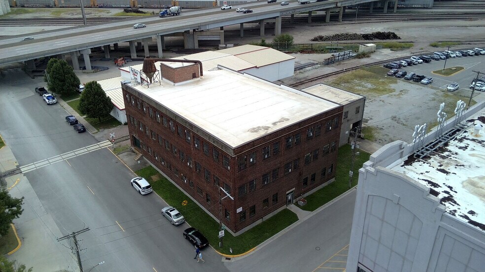 More Photos Of 1343 Knox St, North Kansas City Warehouse For Sale