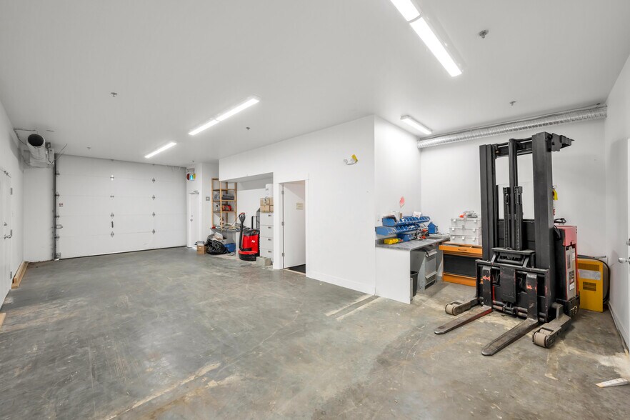 More Photos Of 17750 65A Av, Surrey Showroom For Sale