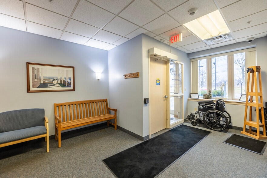 More Photos Of 195 Parrish St, Canandaigua Medical For Lease