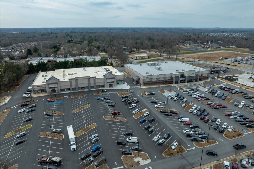 More Photos Of 5000 Old Buncombe Rd, Greenville General Retail For Lease