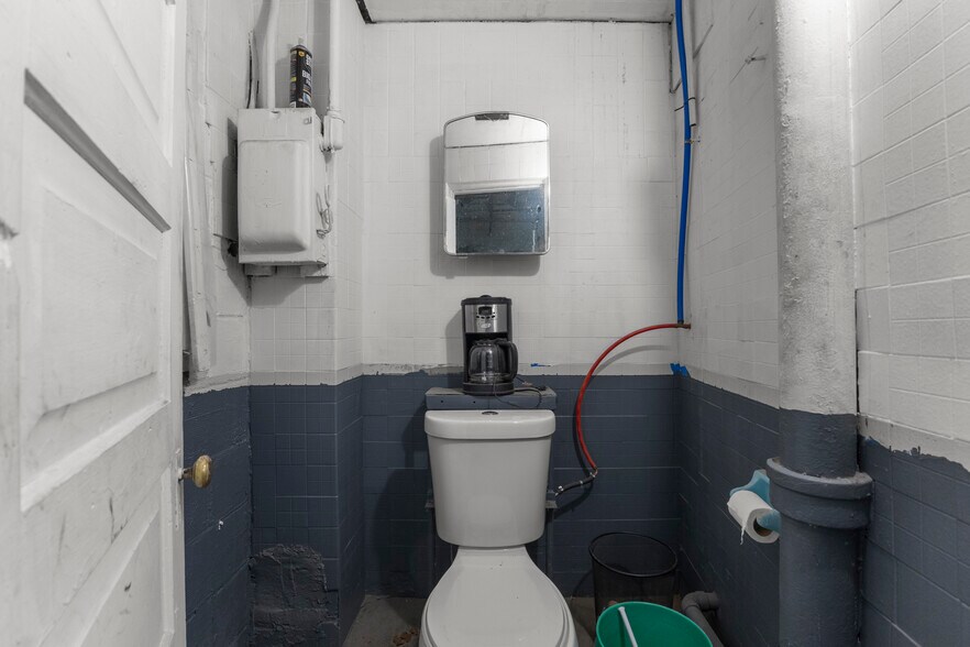 More Photos Of 17310 E 9 Mile Rd, Eastpointe Freestanding For Sale