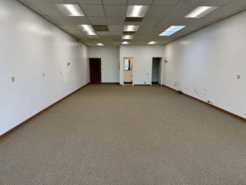 More Photos Of 919-935 NW Circle Blvd, Corvallis Storefront For Lease