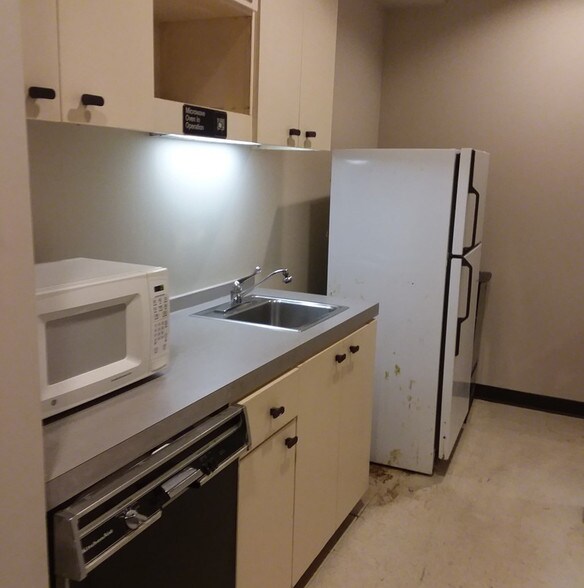 More Photos Of 4444 Park Blvd, Montgomery Office For Sale