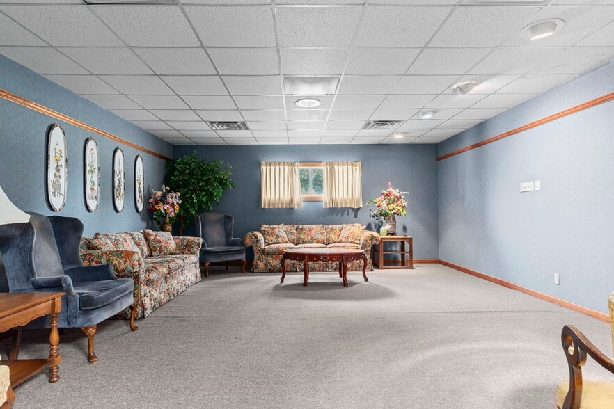 More Photos Of 403 W Sterling St, Baytown Funeral Home For Sale