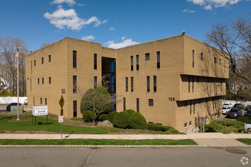 More Photos Of 123 Highland Ave, Glen Ridge Office For Sale