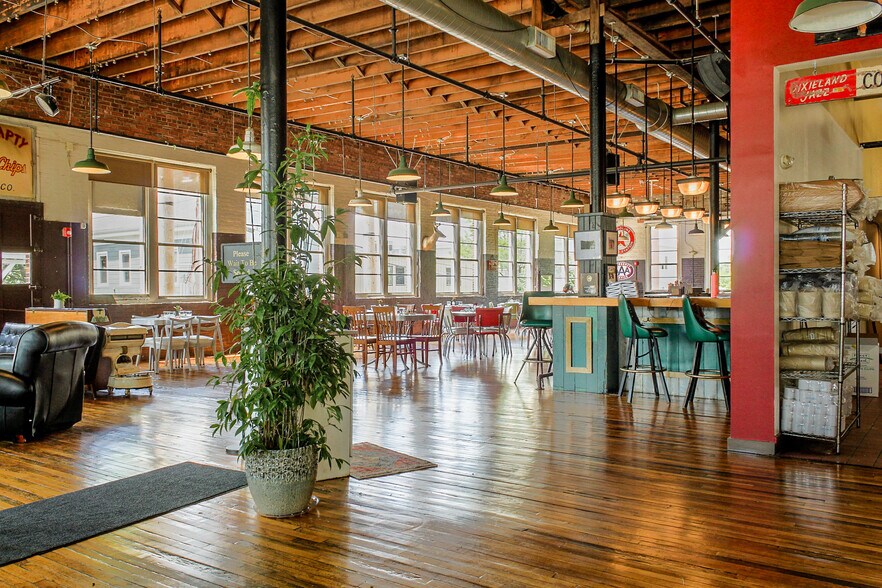 More Photos Of 919 Congress St, Portland Restaurant For Lease