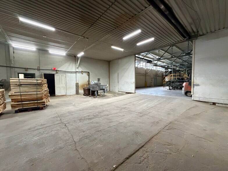 More Photos Of 816 N Milan St, Canal Fulton Warehouse For Sale