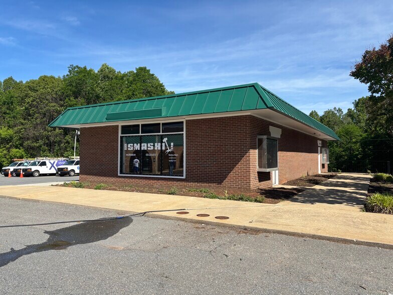 More Photos Of 2820 Linkhorne Dr, Lynchburg Specialty For Sale