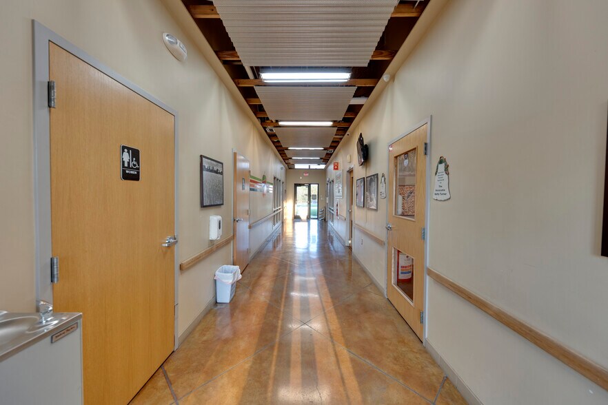 More Photos Of 826 Krill St, Corpus Christi Warehouse For Lease