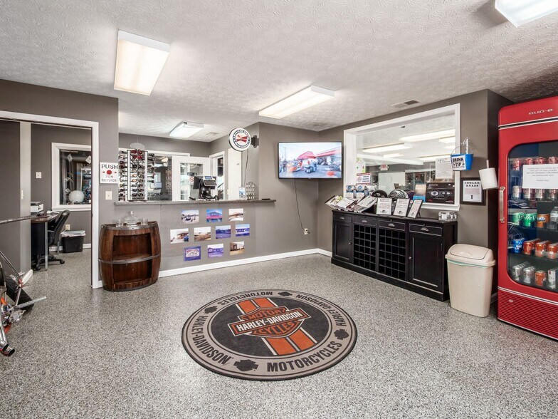 More Photos Of 31 S Ludlow Rd, Urbana Auto Repair For Sale