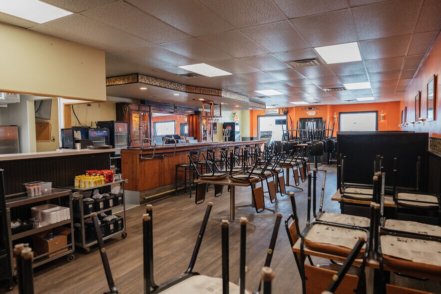 More Photos Of 510 Main St, Ormsby Restaurant For Sale